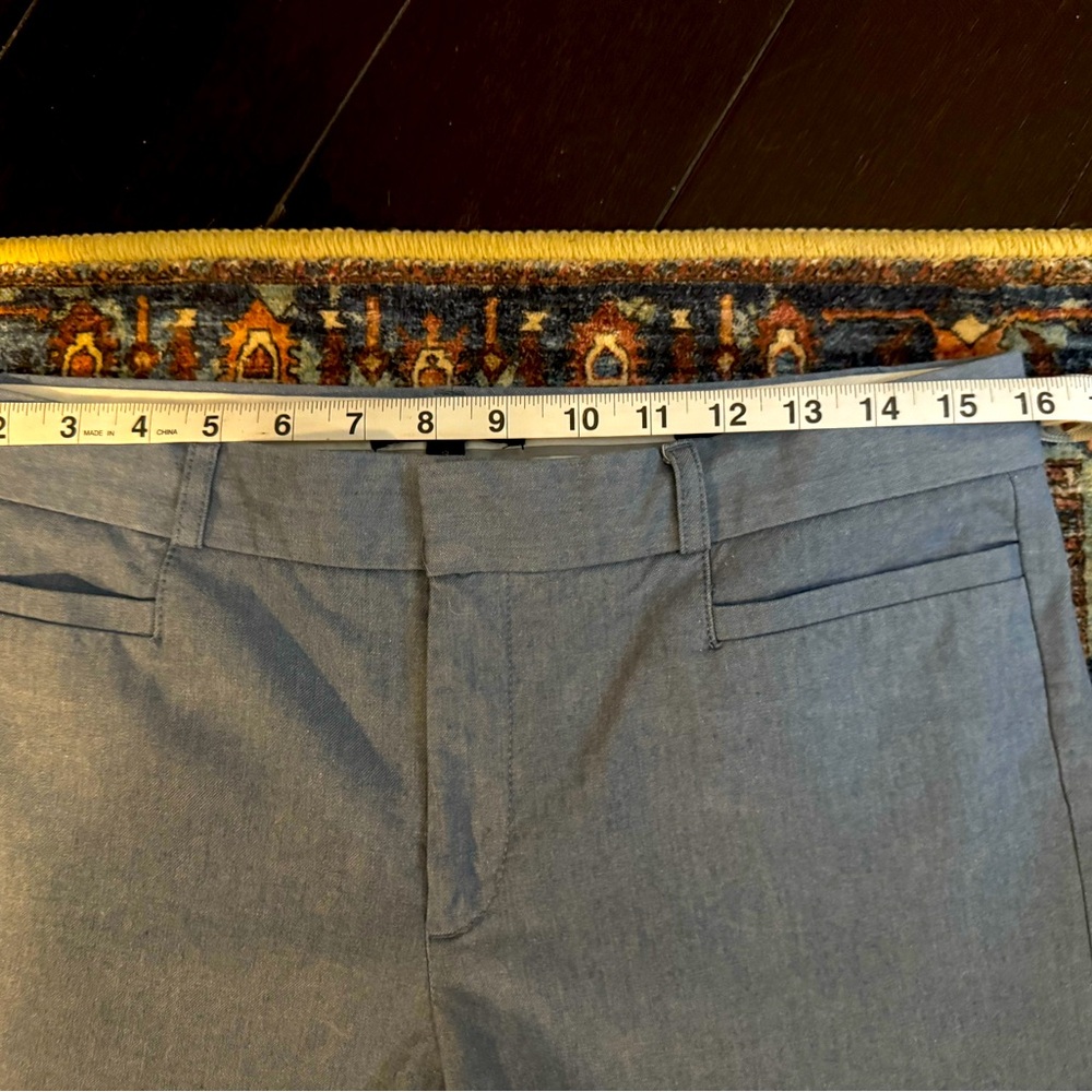 EUC WOMEN’S BANANA REPUBLIC (SLOAN) LIGHT BLUE SZ 8. COMES FROM NON-SMOKING HM.